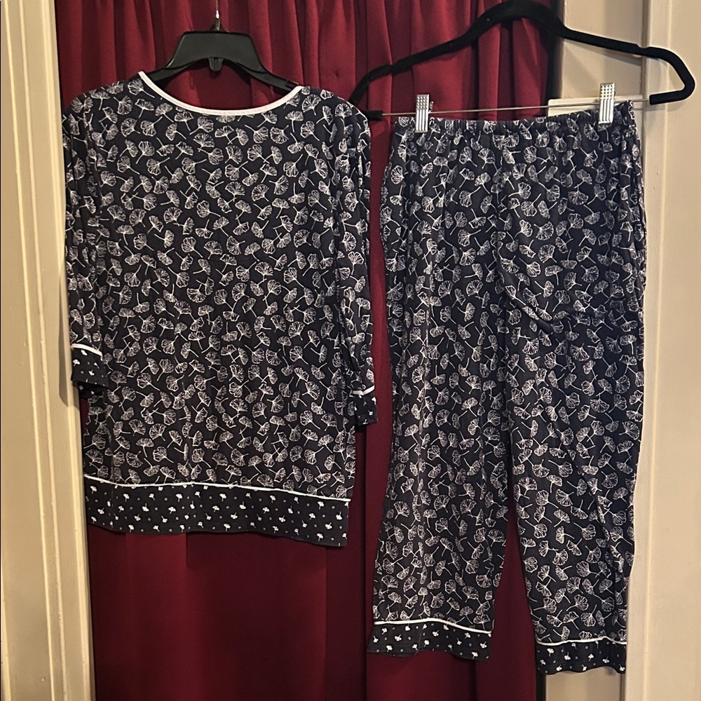 Vera Wang Navy and White Floral Pajama Set Size M - Picture 3 of 12